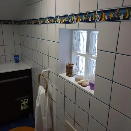 Casa Amarela Homestay *