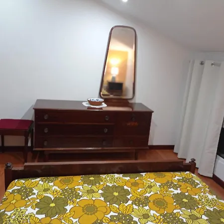 Casa Amarela Homestay *