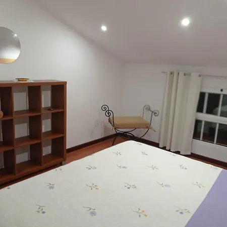 Casa Amarela Homestay *